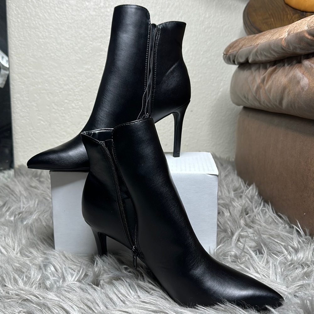BLACK NINE WEST BOOTIES!